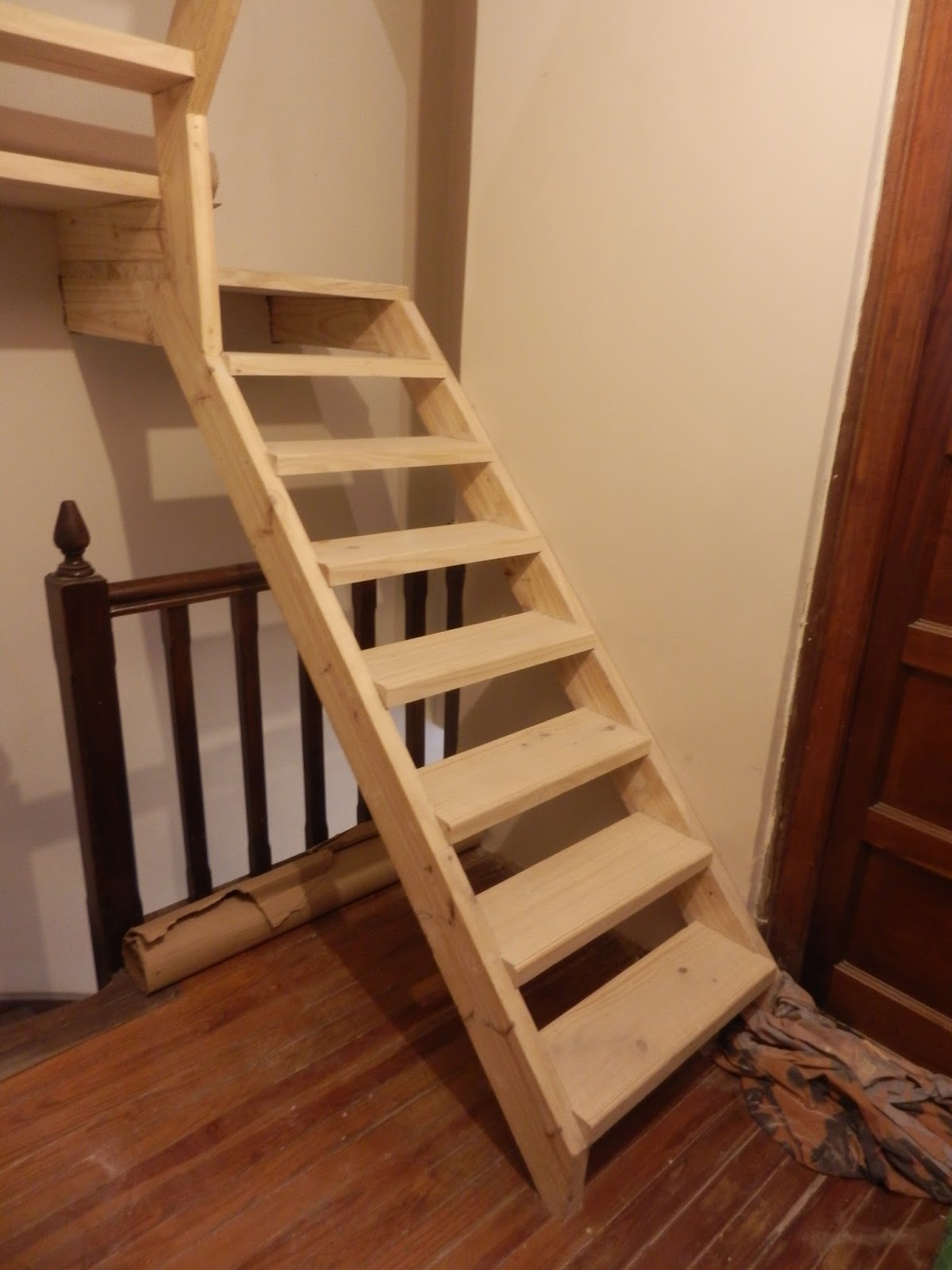 Entrepisos de madera, escaleras.