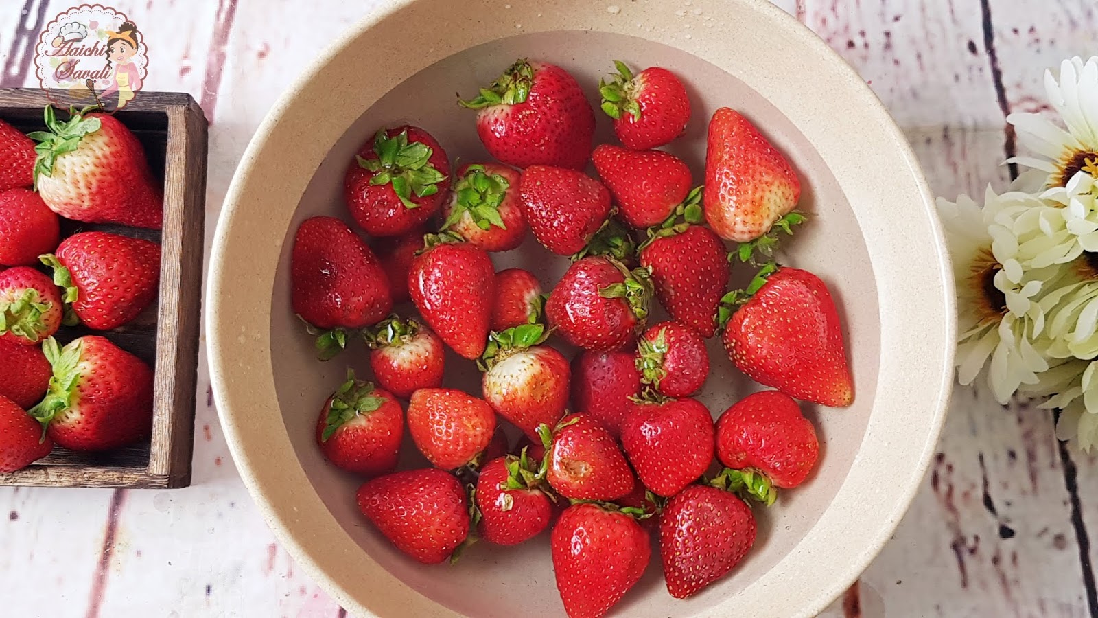 How To Clean And Keep Strawberries Fresh With Vinegar Aaichi Savali