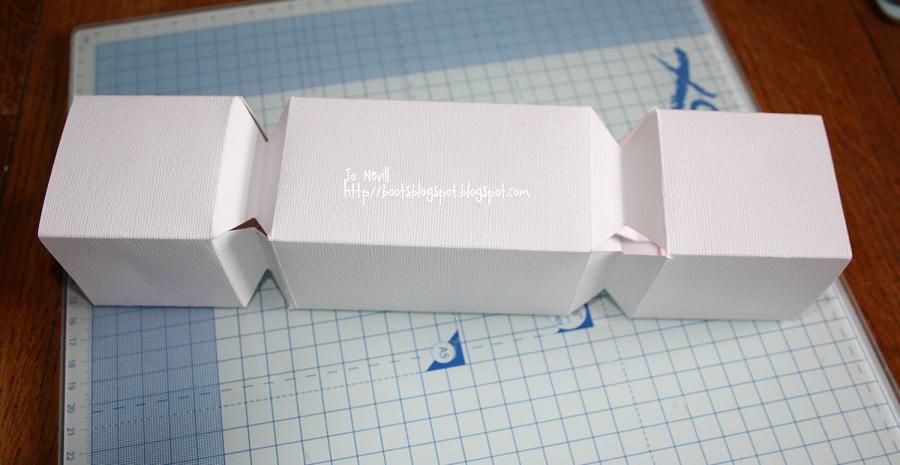 La-La Land Crafts Inspiration and Tutorial Blog: Tutorial Thursday