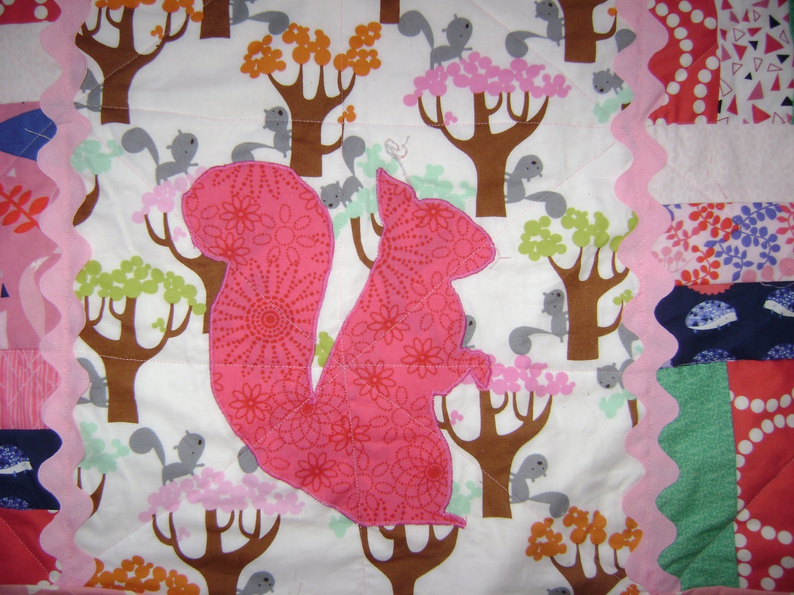 Curious Squirrel WJ1905002CL Quilt