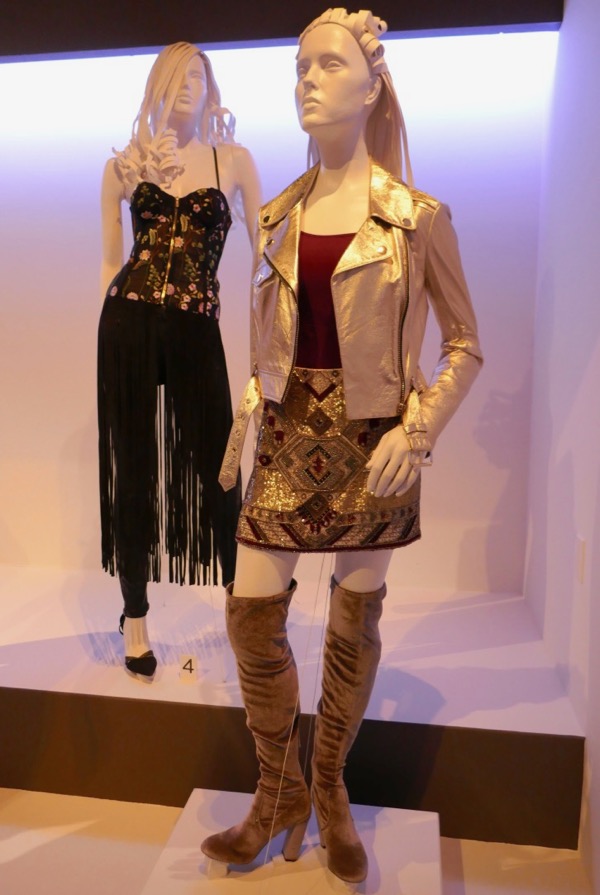 Hollywood Movie Costumes And Props Pitch Perfect 3 Movie Costumes