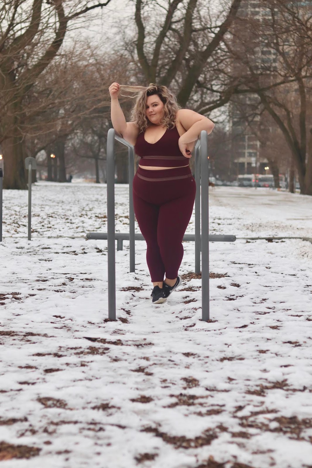 Chicago Plus Size Petite Fashion Blogger and model Natalie Craig, of Natalie in the City, reviews Fabletics' Kelly Rowland line of yoga pants and sports bras.
