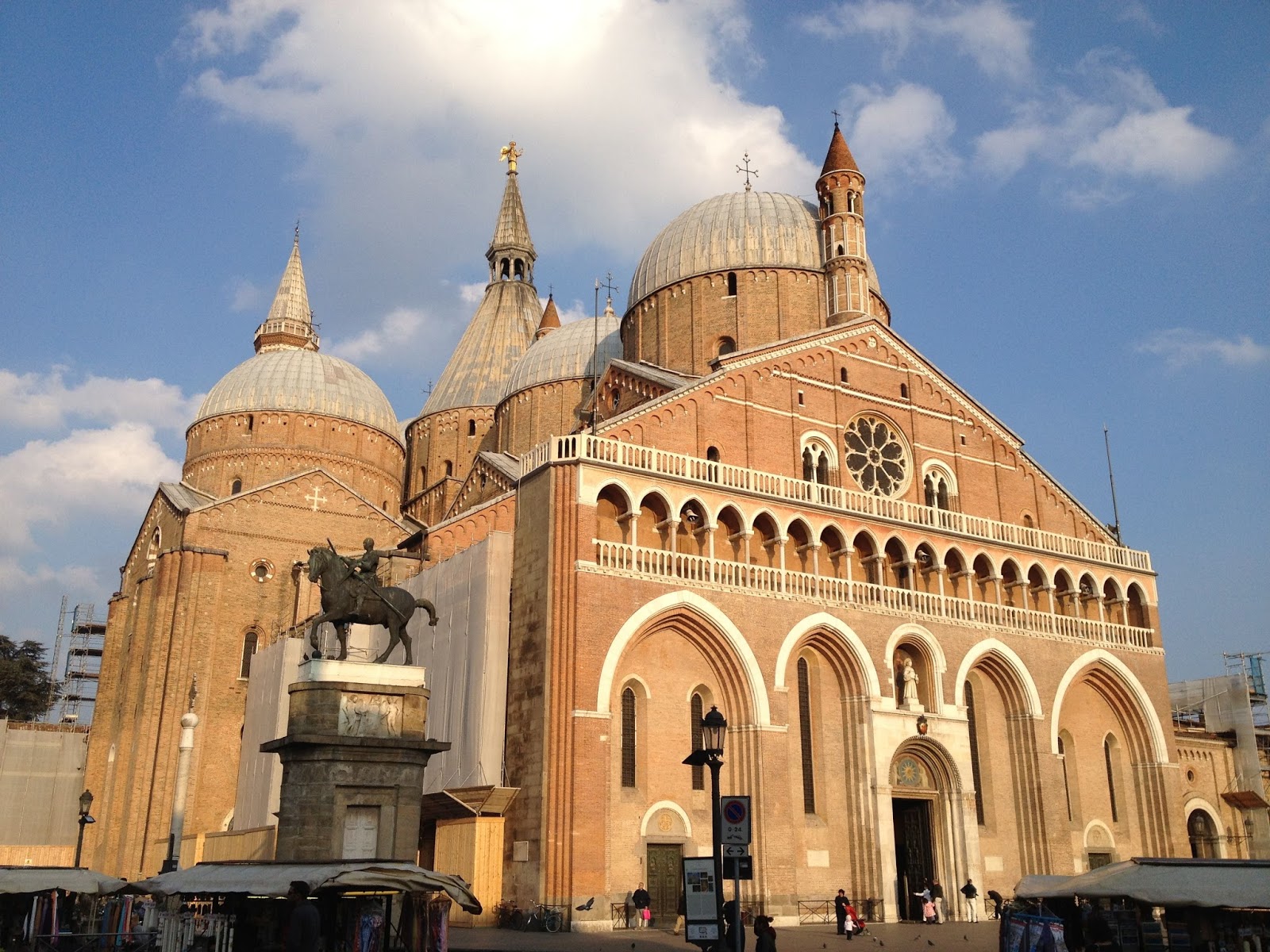 I promessi viaggi La Basilica di sant’Antonio a Padova I promessi viaggi La Basilica di sant’Antonio a Padova