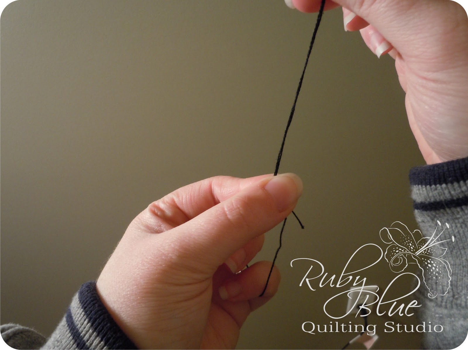 Ruby Blue Quilting Studio Back to Basics Quilter's Knot (Righthanded)