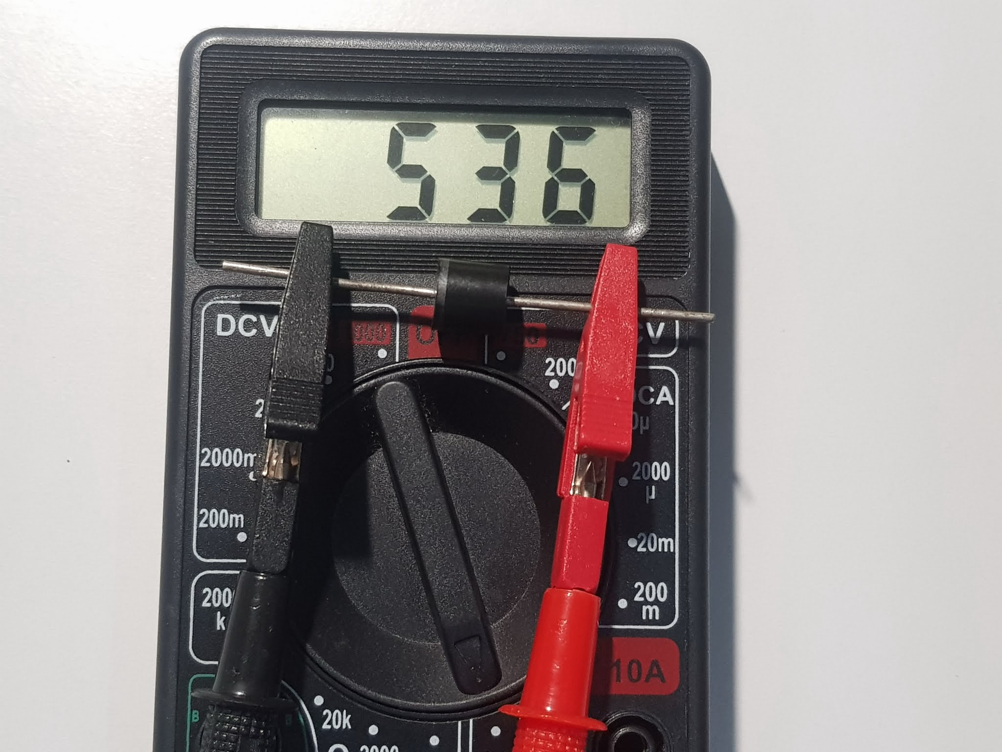 Smd конденсатор прозвонка мультиметром. Tda9302h прозвонить мультиметром. радиодетали мультиметром. радиодетали мультиметром. конденсатор прозванивается мультиметром.