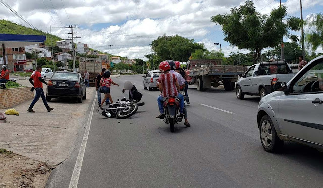 Duas motos colidem na Avenida João Fraga Brandão, em Jacobina