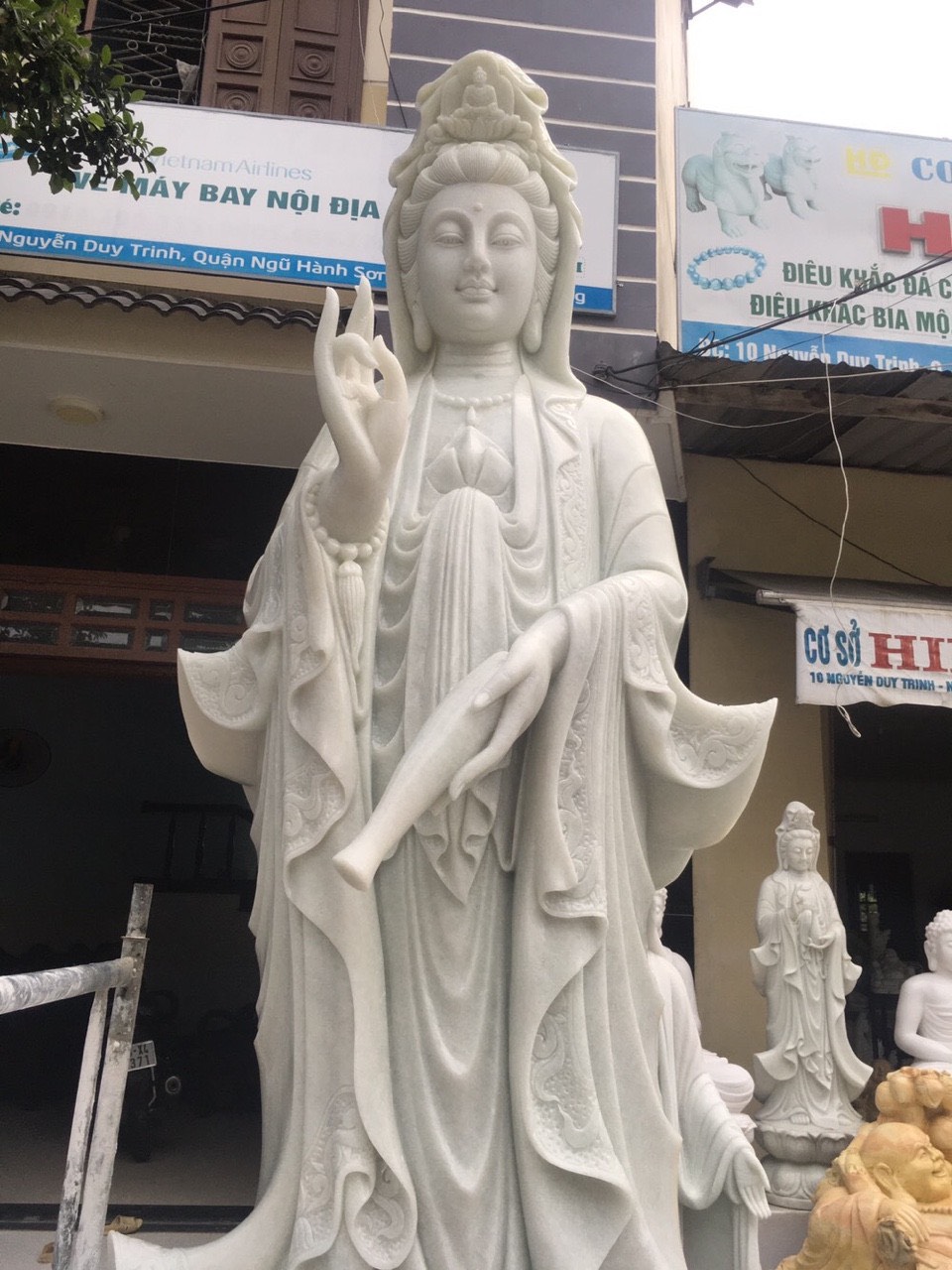 Tượng Phật Bà Quán Thế Âm Bồ Tát Bằng Đá