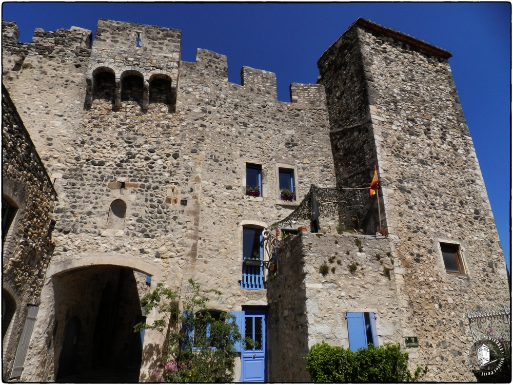 LA FRANCE MEDIEVALE ROCHEMAURE (07) Châteaufort et village fortifié