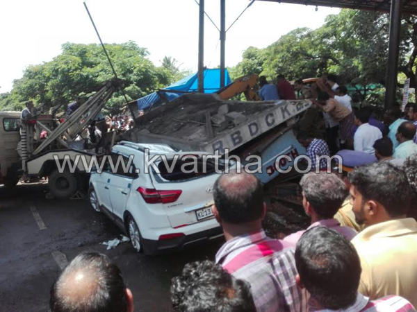 Toll Collection, Accident, Kannur, Thalassery, Kerala, Death, Toll Booth, Injured, Hospital.