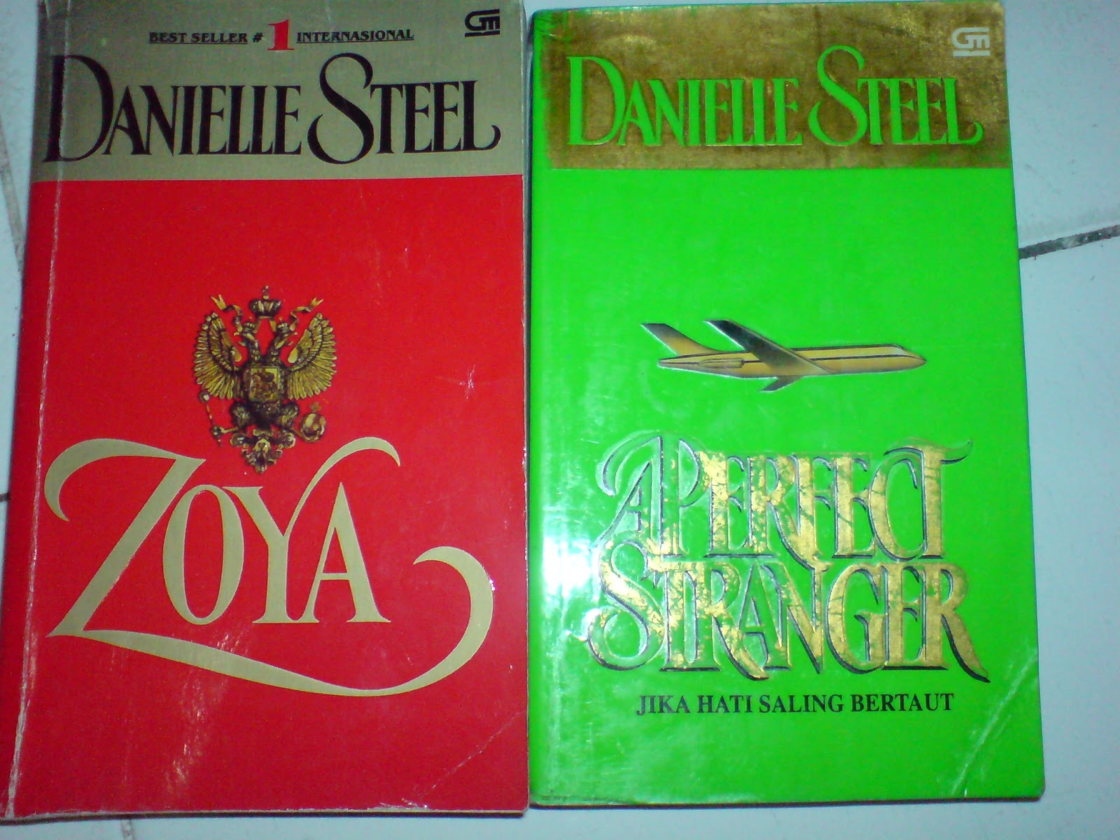 Penjualan Buku Novel Danielle Steel Terjemahan Di Indonesia