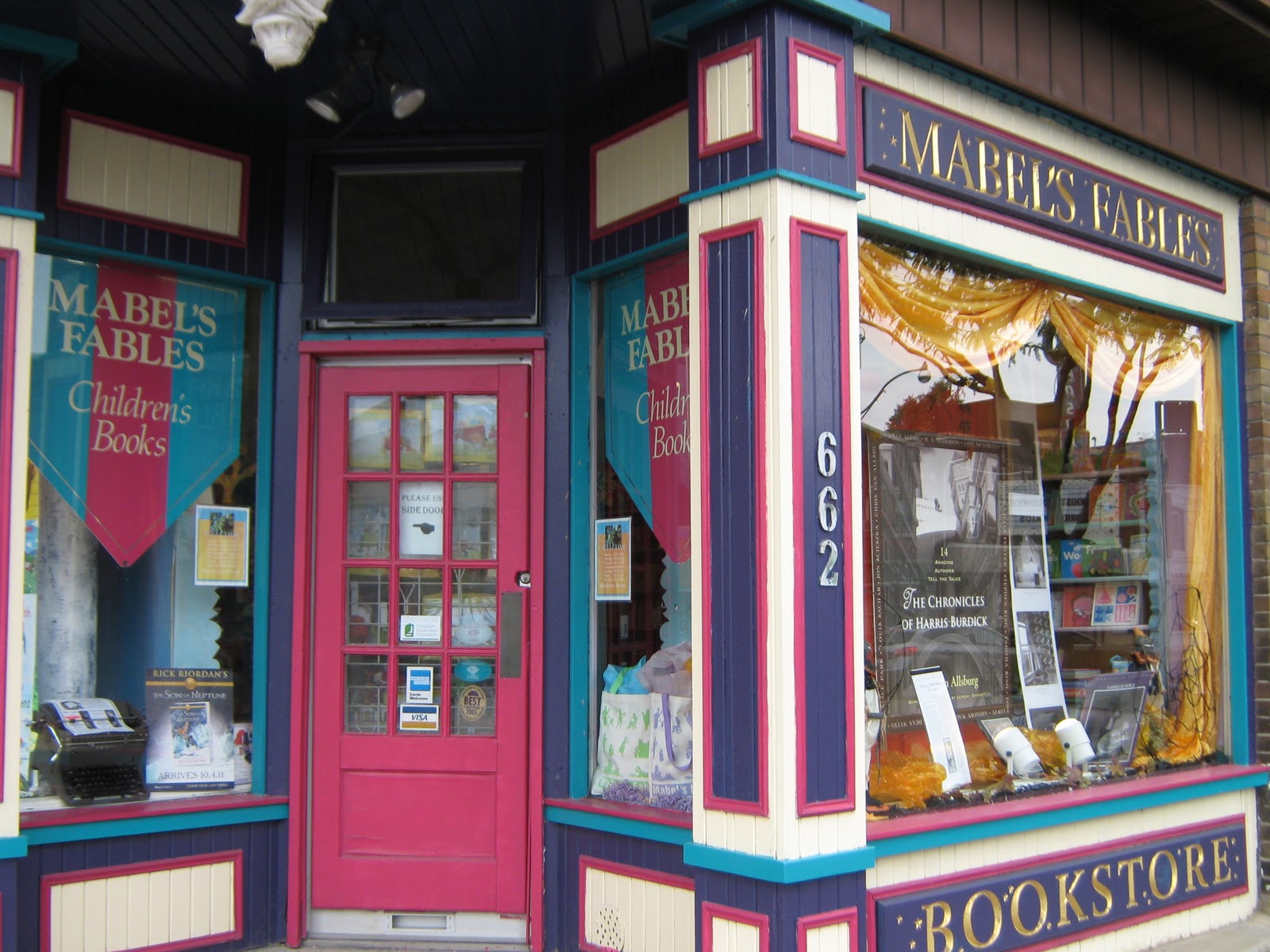 Nose in a Book Mabel's Fables, Toronto
