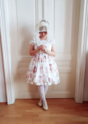 auris wearing a lolita jsk with angels, a halo and a veil over it