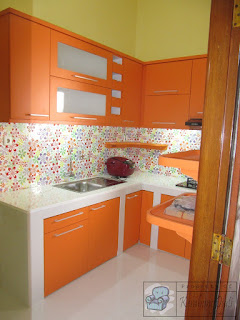 Kitchen Set Dan Rak TV Warna Oranye  - Furniture Semarang