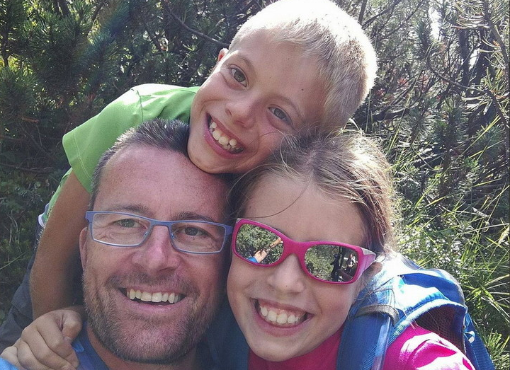 Padre uccide i suoi figli gemelli