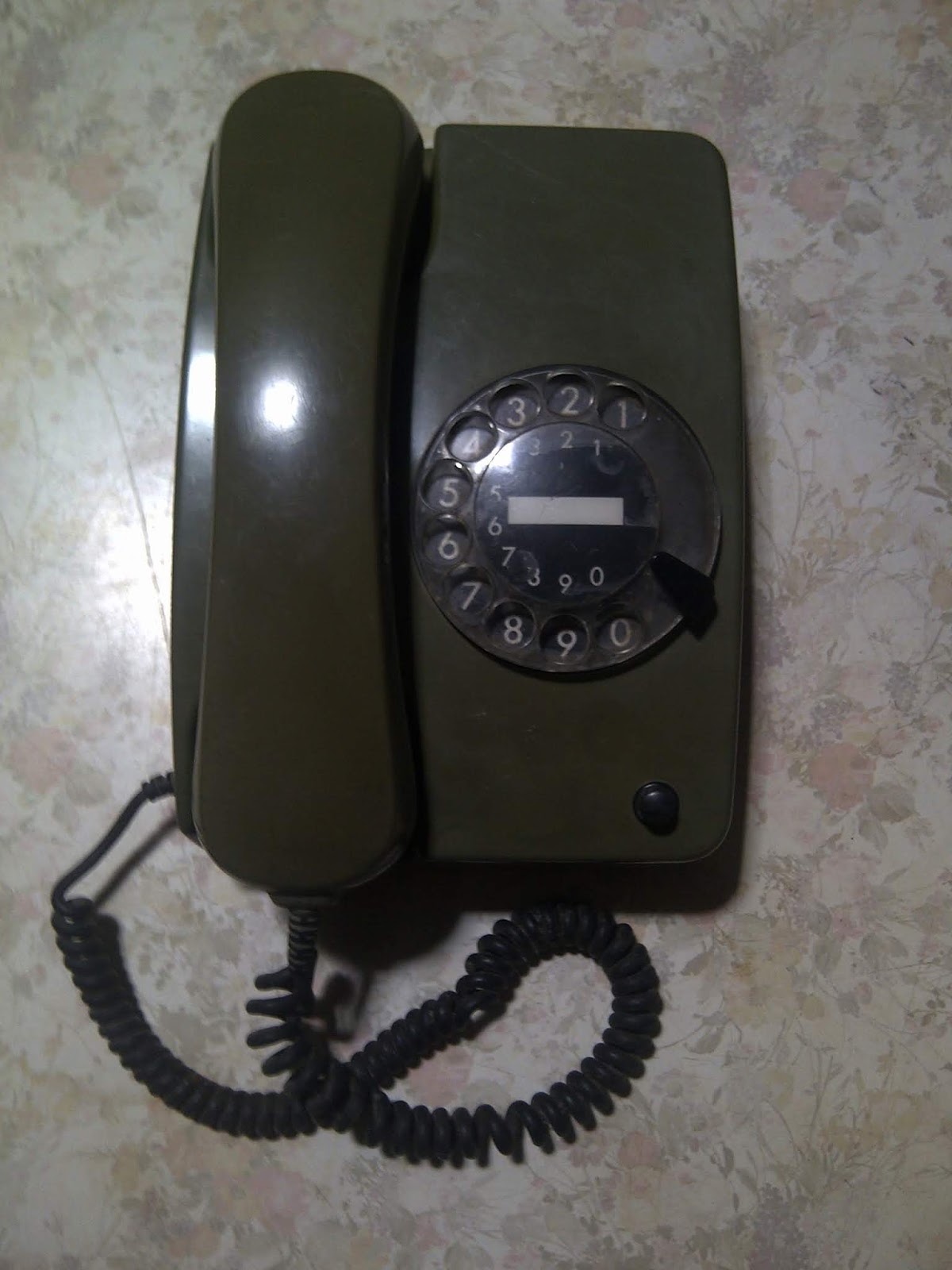 Купить телефон с 21. Сименс е10 телефон. Дисковый телефон Siemens 1937 г.. Кнопка повтора на стационарном телефоне Сименс. Сигнализация Барс с телефоном Сименс.