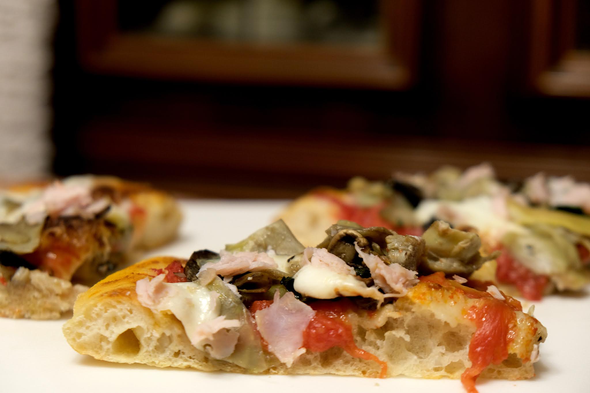 Impasto Pinsa Romana del Pizza Chef Marco Montuori Seduti a Tavola