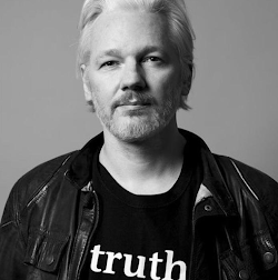 Enllaços sobre el cas de Julian Assange i per a la contribució econòmica de la seva defensa