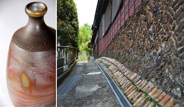 Неглазурованная бутыль для сакэ бидзэн с эффектом натуральной золы и пятнами после дровяного обжига (слева); узкая дорога рядом с керамической мастерской Сэто, в стену врезаны подпорки печей (© Pixta)