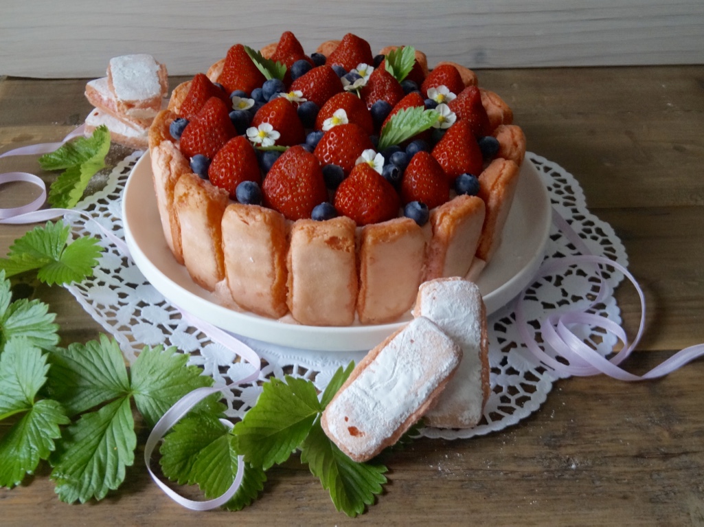 Charlotte Aux Fraises Et A La Rhubarbe