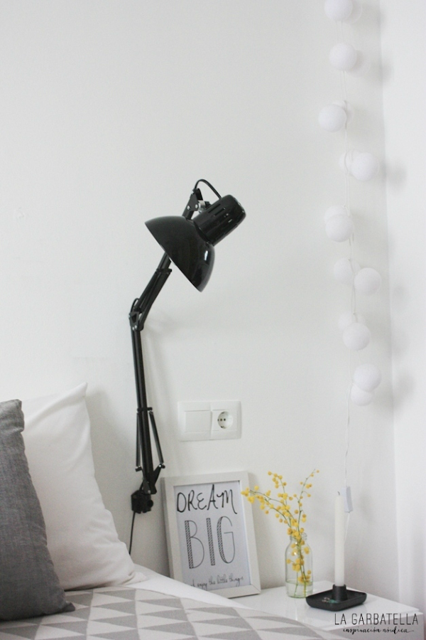 Flexo en la pared dormitorio