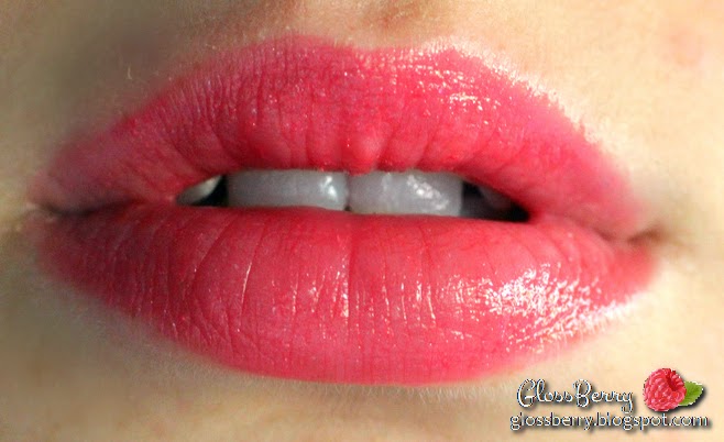 clarins 19 tropical pink lipstick joli rouge sheer perfect shine opulescence review swatch סקירה שפתון שקוף ורוד לקיץ  לשפתיים קלרינס בלוג איפור וטיפוח גלוסברי glossberry