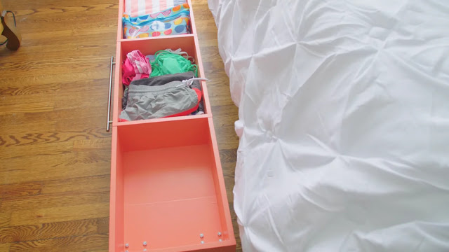 Tempat Tidur Dengan Laci di Bawahnya Tempat Tidur Dengan Laci di Bawahnya