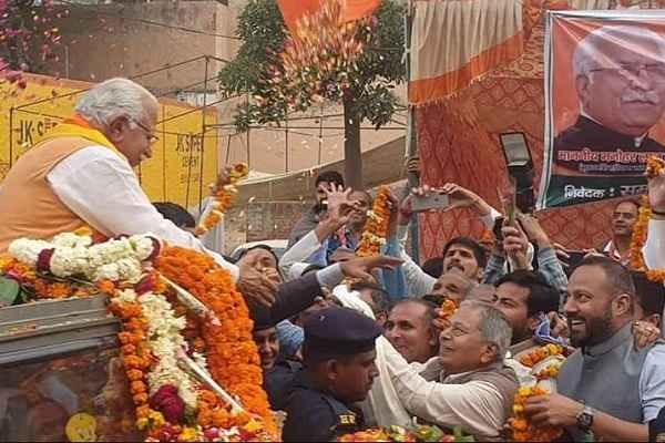 Photo ballabhgarh-ex-mla-anand-sharma-welcome-cm-manohar-lal-khattar