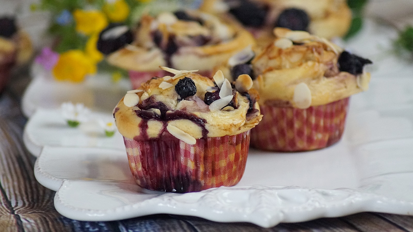 Brombeer-Hefe-Mandel-Muffin