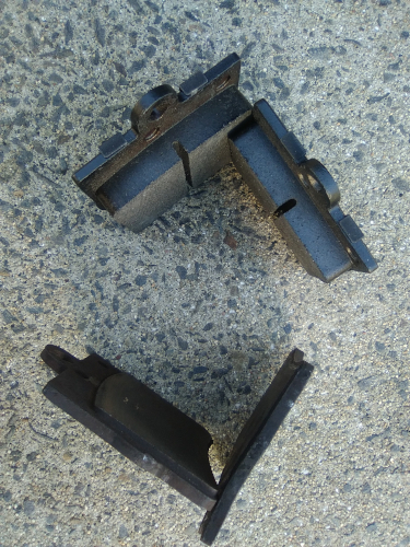 Mercedes Benz rear Brake Pads - new and worn