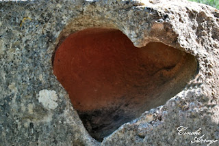 cavidad erosionada en la roca con forma de corazón