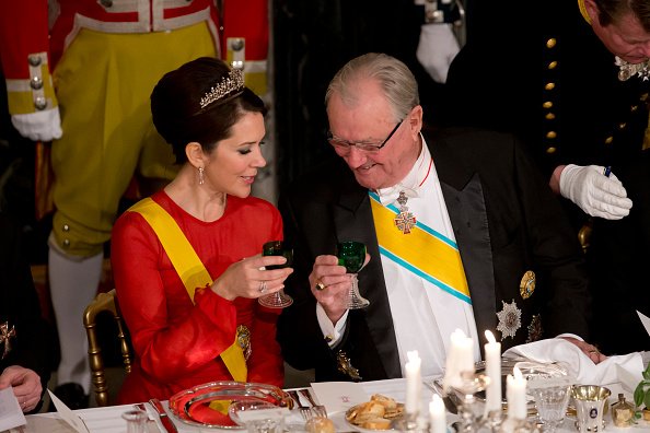 https://1.bp.blogspot.com/-U7VUiyG7naI/Vw7Oy4PPRGI/AAAAAAABAVg/5Z6MPctge78xFNOhhsb9fjRpgj6smICEwCLcB/s595/Crown-Princess-Mary-2.jpg