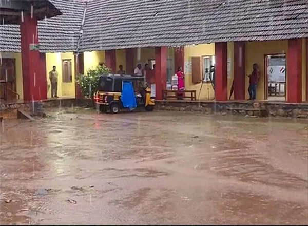 News, Kerala, By-election, Thiruvananthapuram, LDF, UDF, Politics, Polling Began; Heavy Rains in Many Places