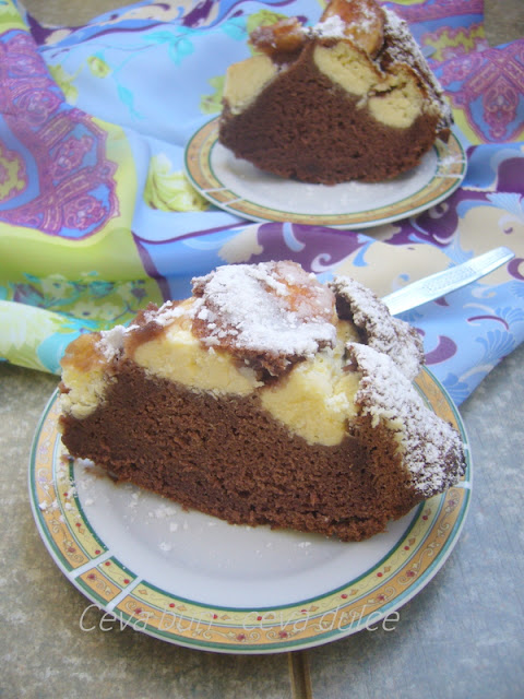 Tort de ciocolata cu bilute de branza