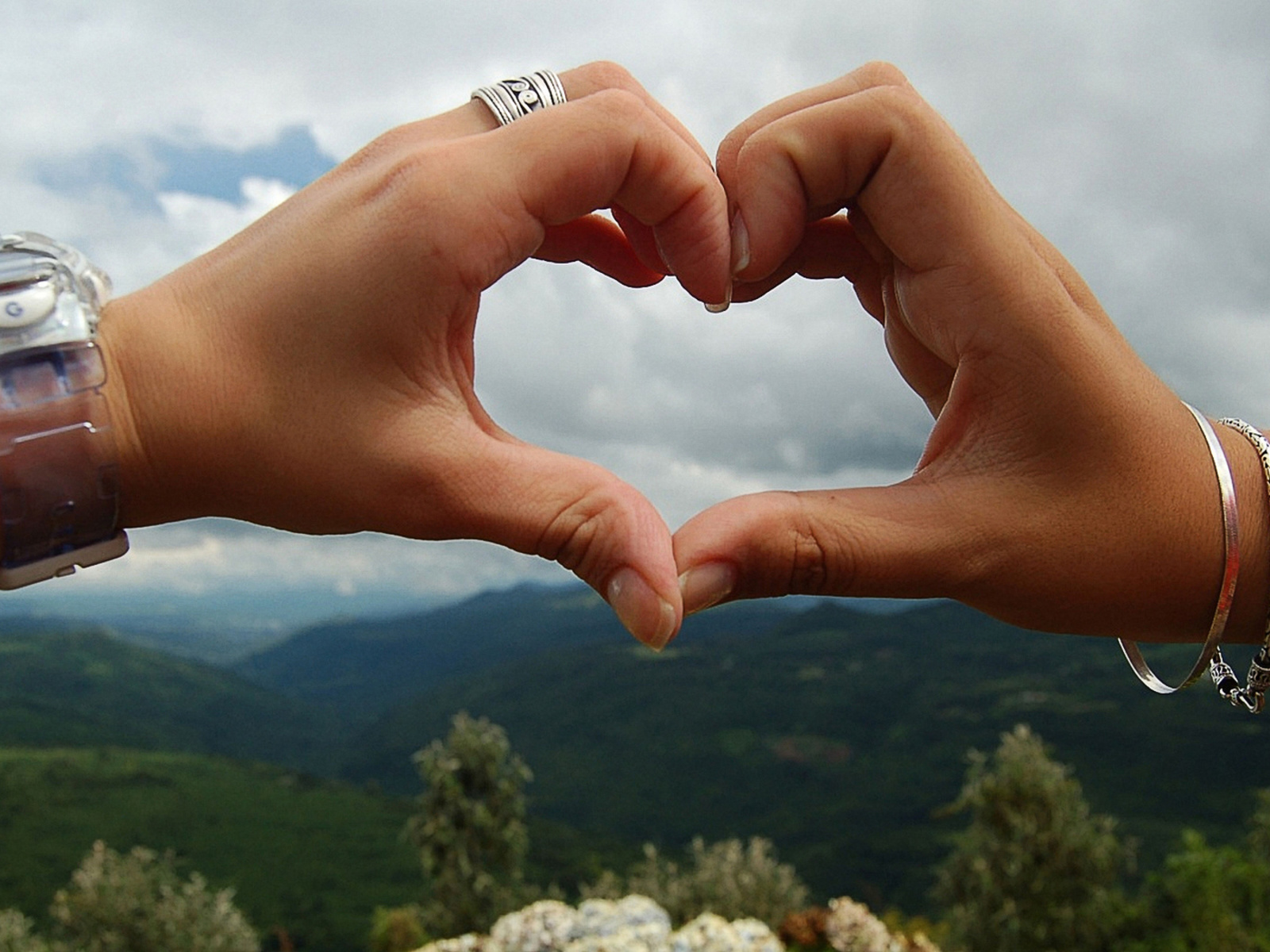 Fotos de parejas enamorados abrazados