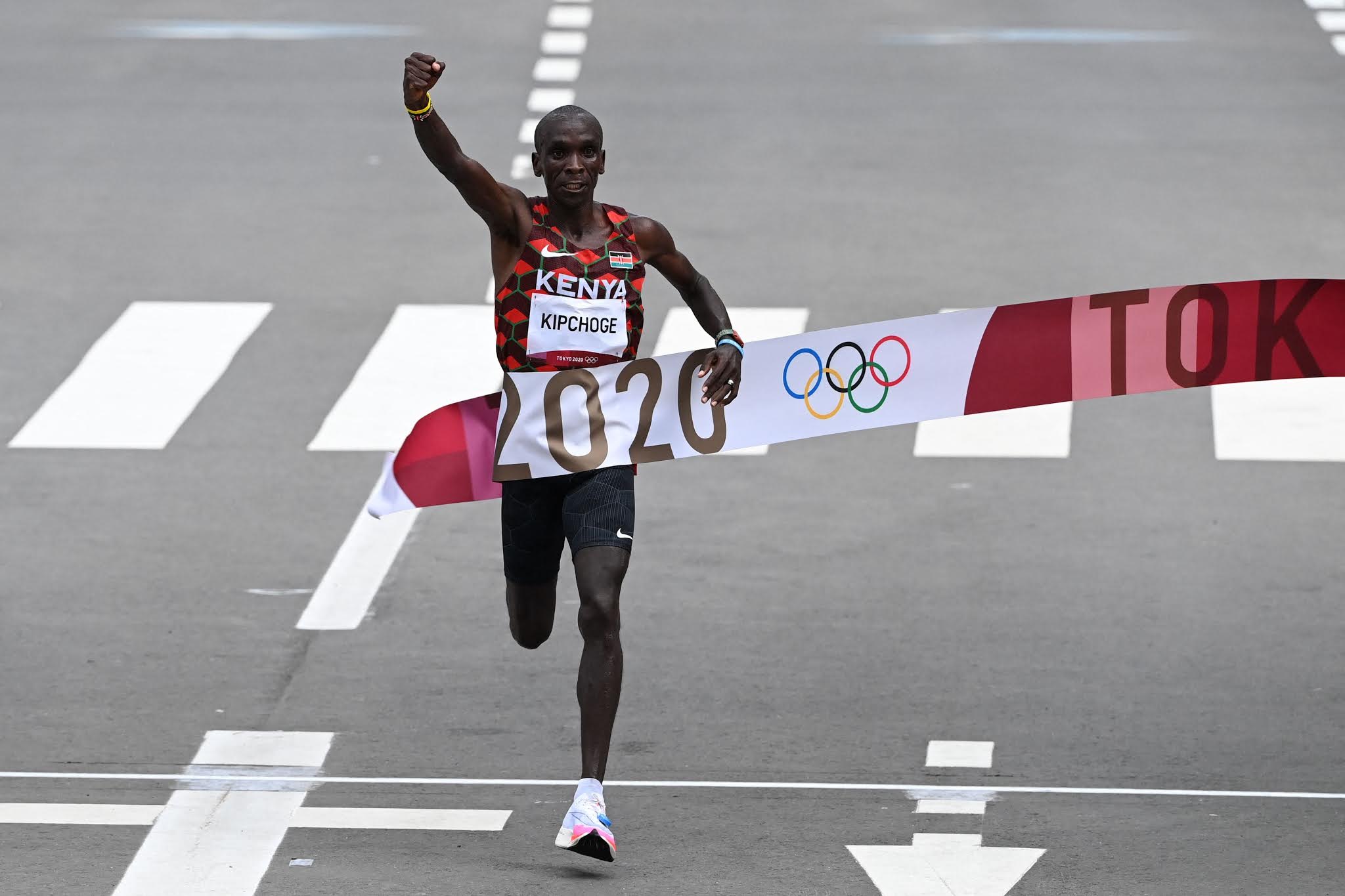ELIUD KIPCHOGE ES EL CAMPEÓN OLÍMPICO DE MARATÓN