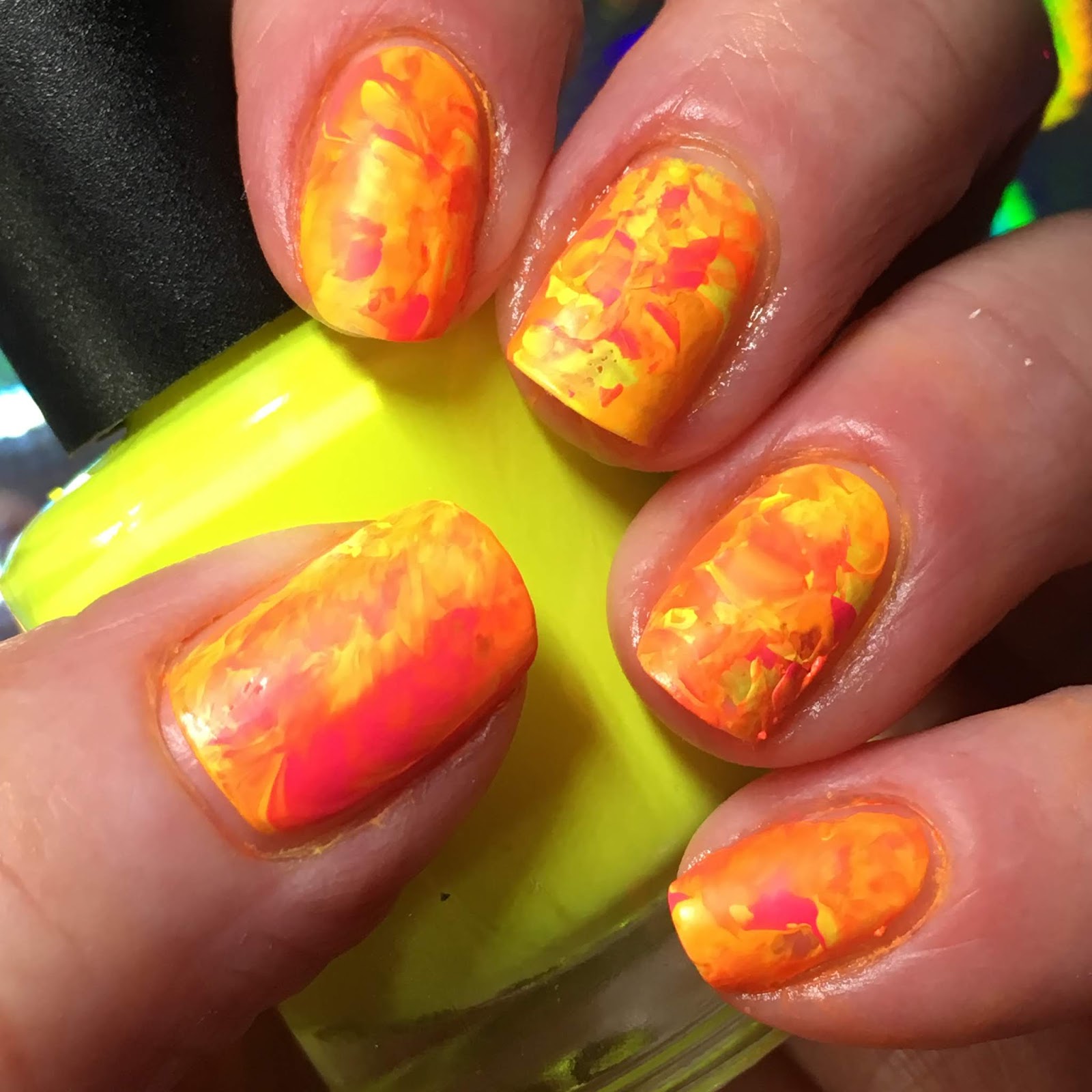 Canadian Nail Fanatic: Bright Hibiscus Nails