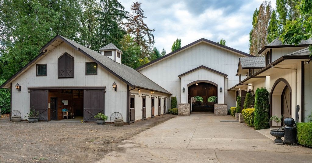 Newberg Estate Oregon [ Stable Insider ]