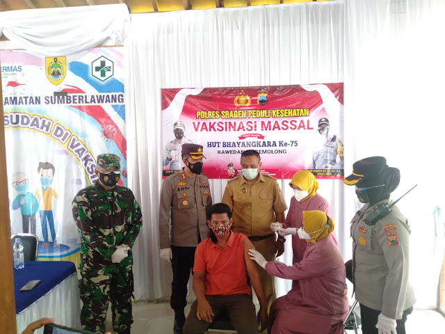 Dandim Sragen Bersama Forkopimda Pantau Vaksinasi  Warga Sumberlawang Dandim Sragen Bersama Forkopimda Pantau Vaksinasi  Warga Sumberlawang