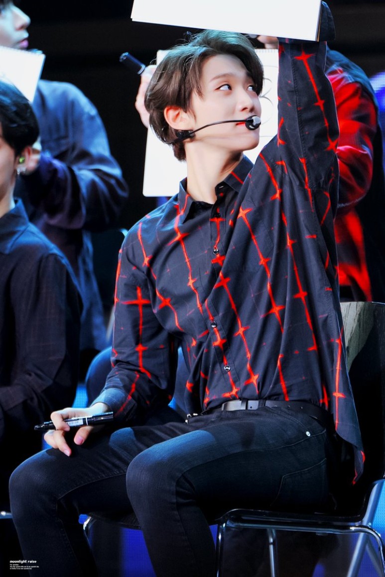 자판기 라이브 들려주는 골든차일드 홍주찬 | 인스티즈