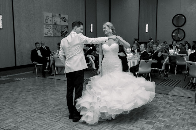 St. Louis Wedding Photographer & Videographer | Black & White Minimalist Wedding | Jewish Wedding | Rooftop Poolside Wedding