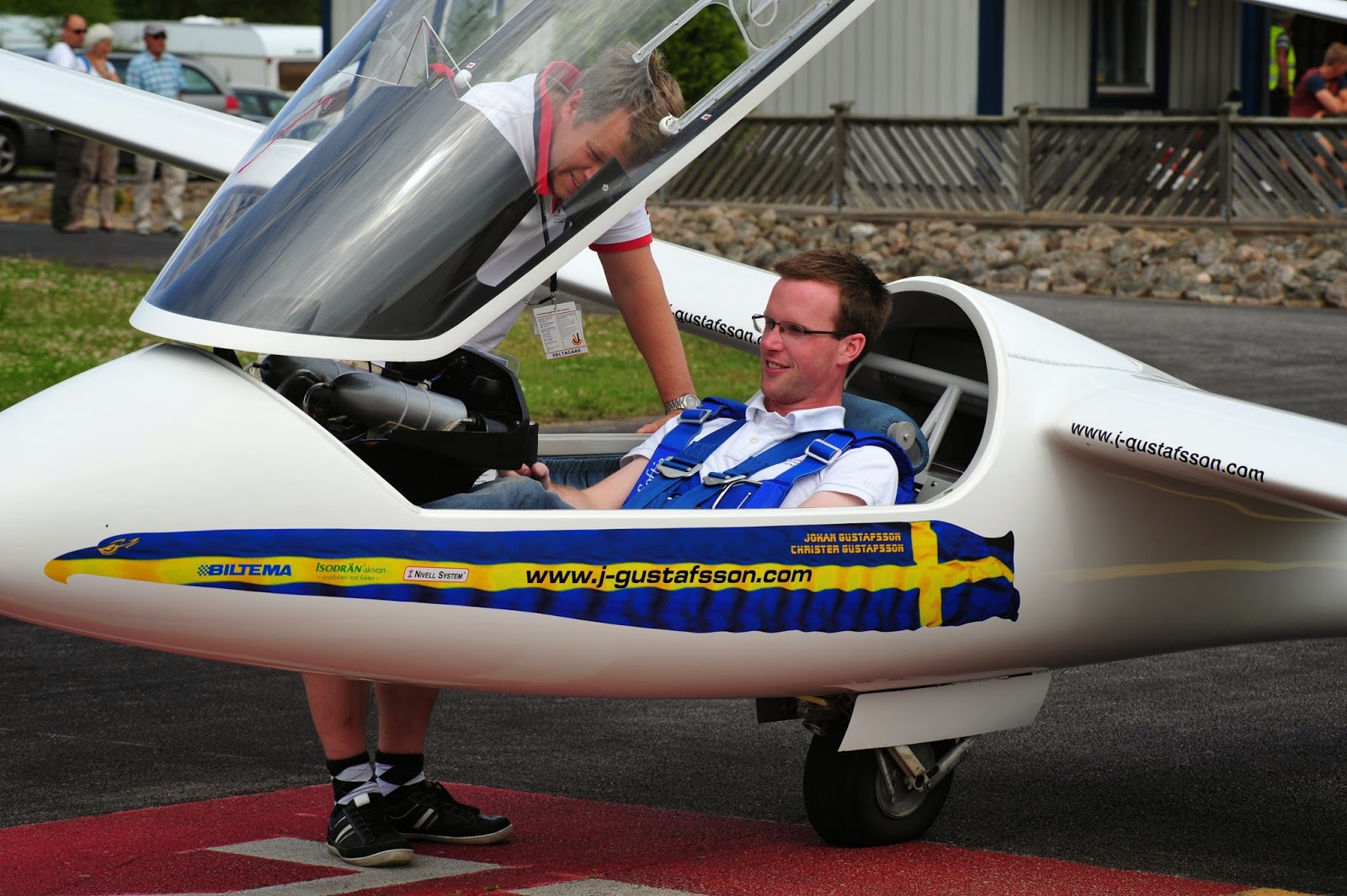 Johan Gustafsson and SZD-59 Acro • photo H_kan Brandt