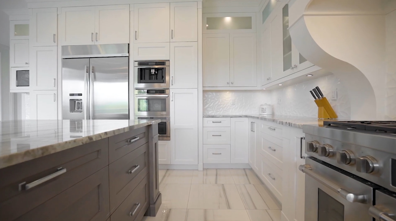 36 Photos vs. 15911 39A Avenue, South Surrey, BC - Sotheby's International Realty Canada - Luxury Home & Interior Design Video Tour