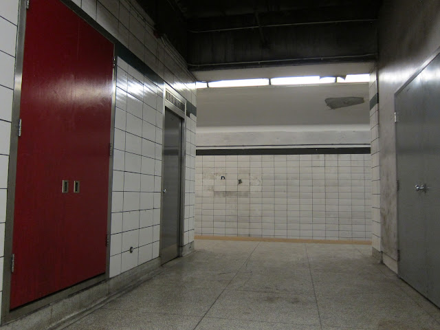 Cross-corridor at Bay Lower station