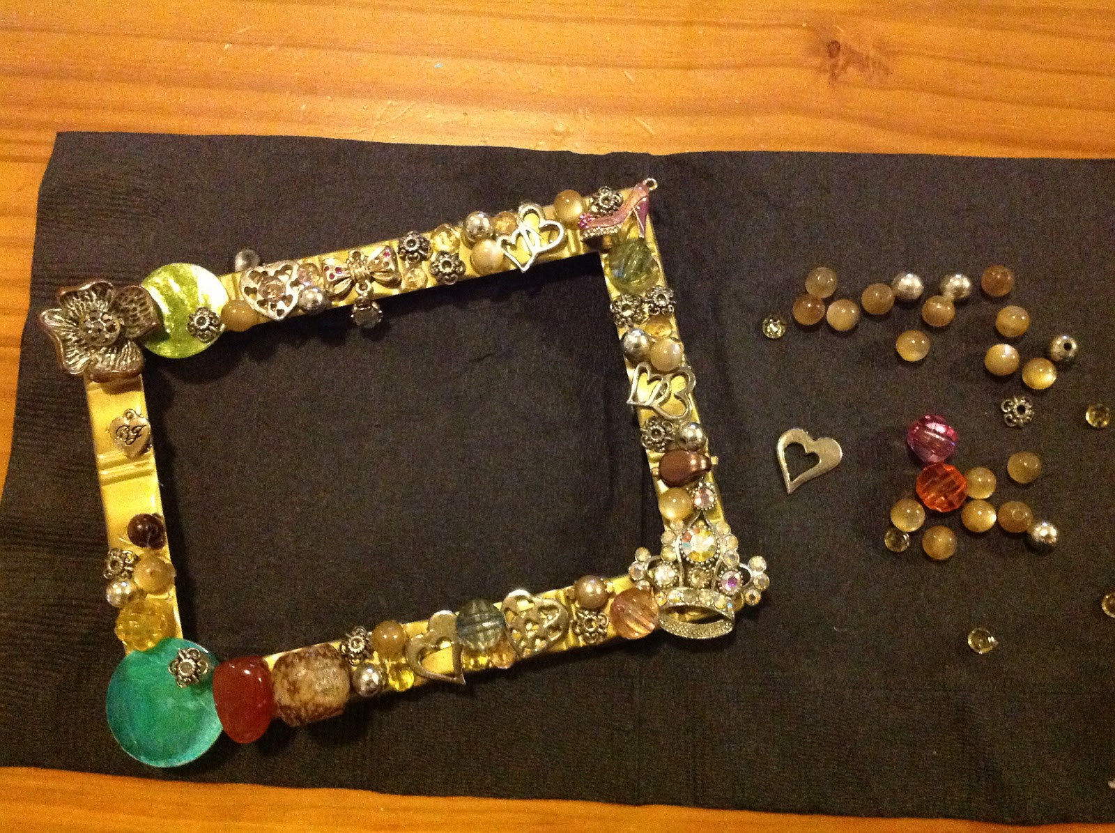 lora jean crafts Junk Jewelry Picture Frame