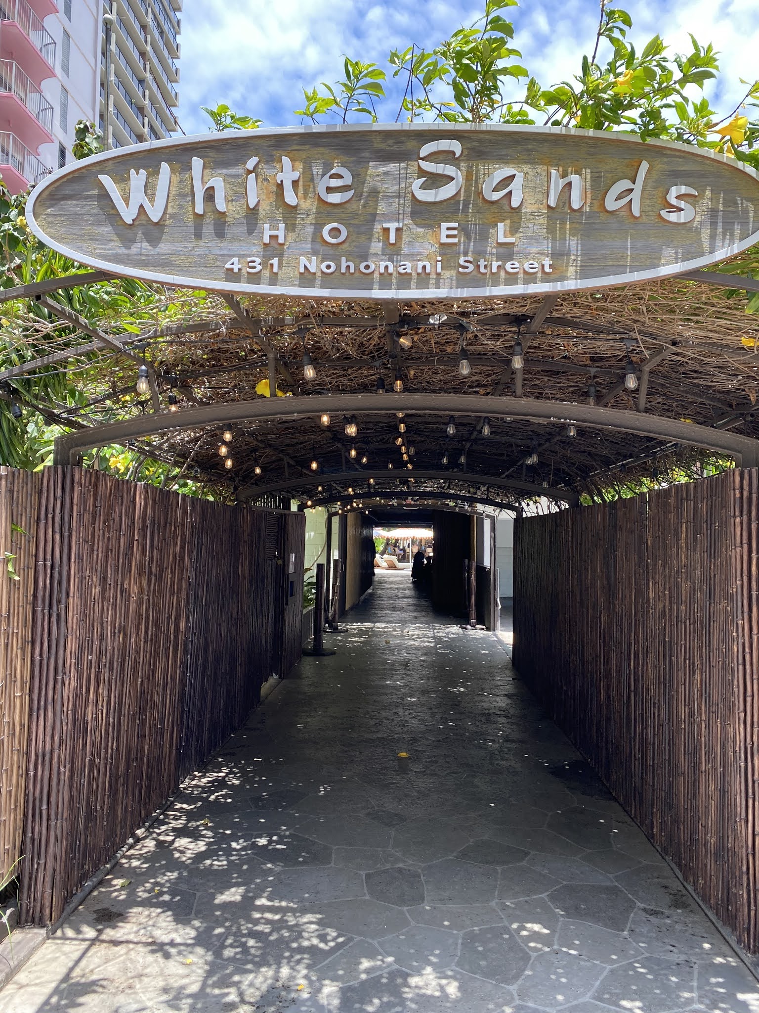 Hawaii Mom Blog Heyday Bar Brings Drinks and Swings to the Newly