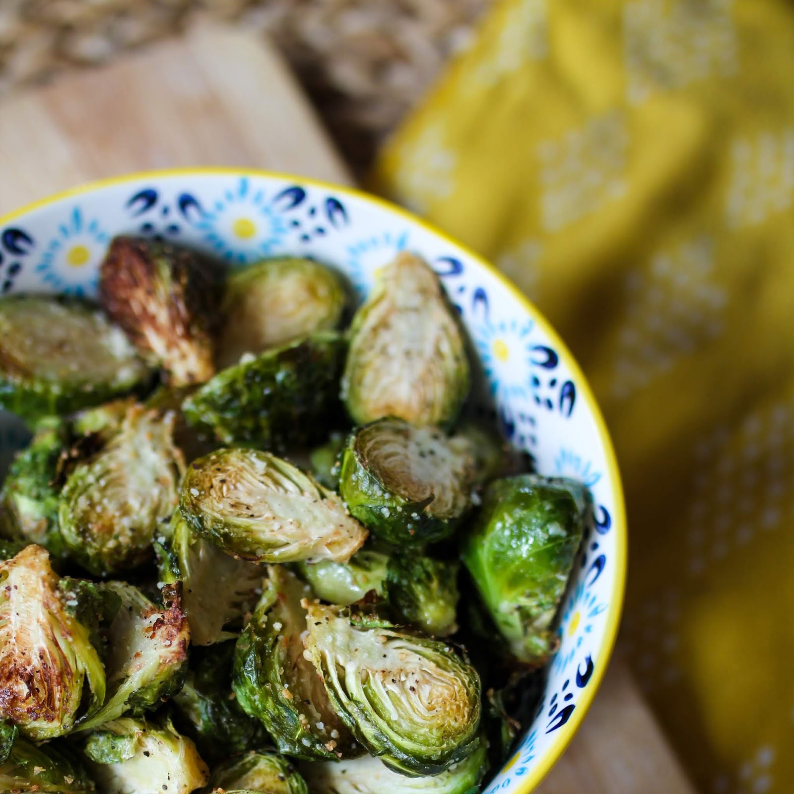 crispy brussel sprout recipes, brussel sprouts recipes, roasted brussel sprouts , parmesan roasted Brussel sprouts, how to roast Brussel sprouts, easy Brussel sprouts recipes, best Brussel sprouts recipes, easy Brussel sprouts, lemon pepper Brussel sprouts, crispy roasted Brussel sprouts, the right way to roast Brussel sprouts