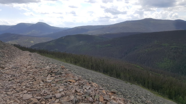 Sentier en direction du Hog's Back