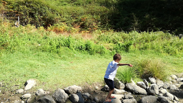 Saltar entre pedras no Rio