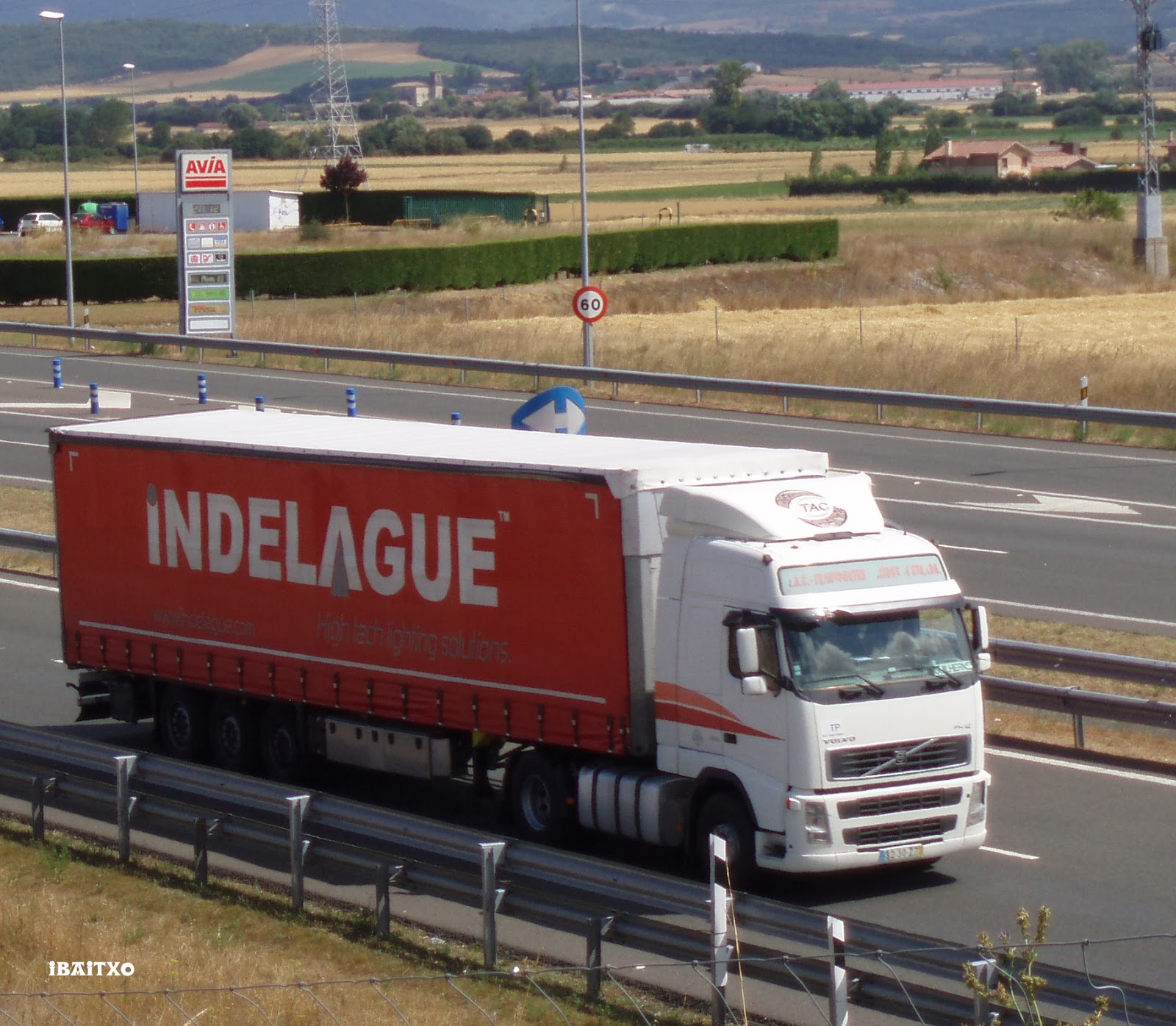 Copricruscotti Per Volvo FH2: Compatibile 2002-2008, Colore Rosso, Materiale PVC Resistente - Foto 13