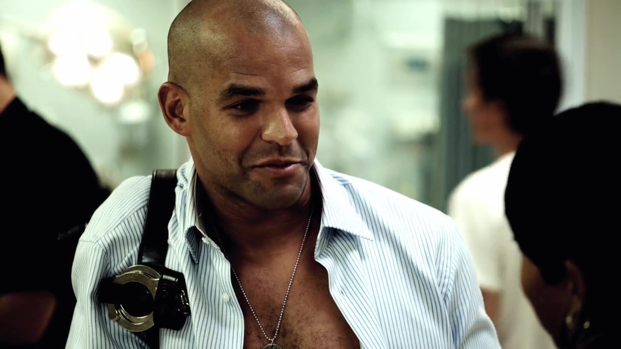 ausCAPS: Amaury Nolasco shirtless in Southland 2-01 &ldquo;Phase Three&rdquo;